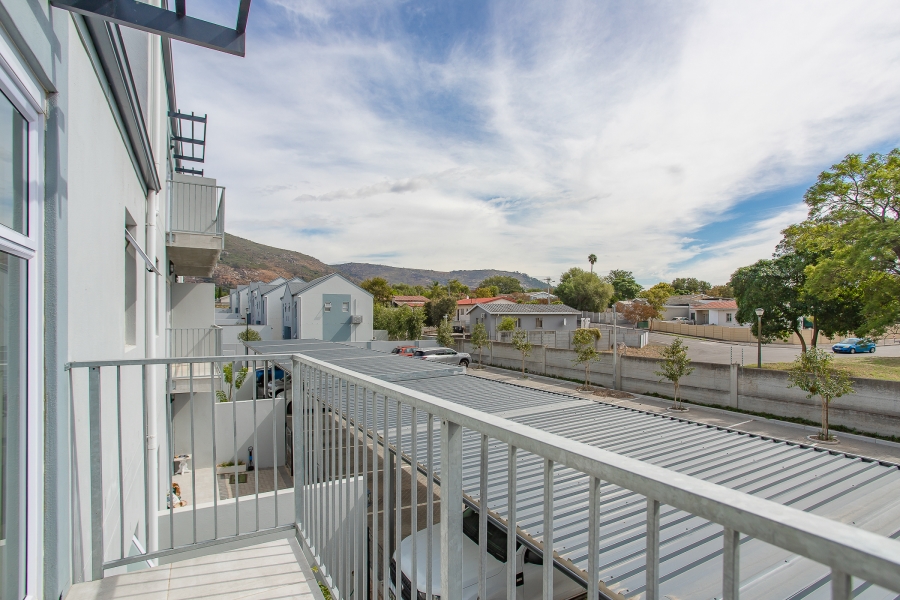 To Let 2 Bedroom Property for Rent in Honeydew Country Estate Western Cape